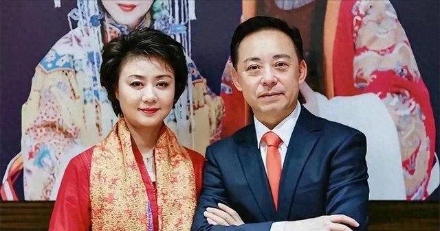 于魁智李胜素疑贬内地观众,喝酒照曝光绯闻再起,他有妻儿她单身