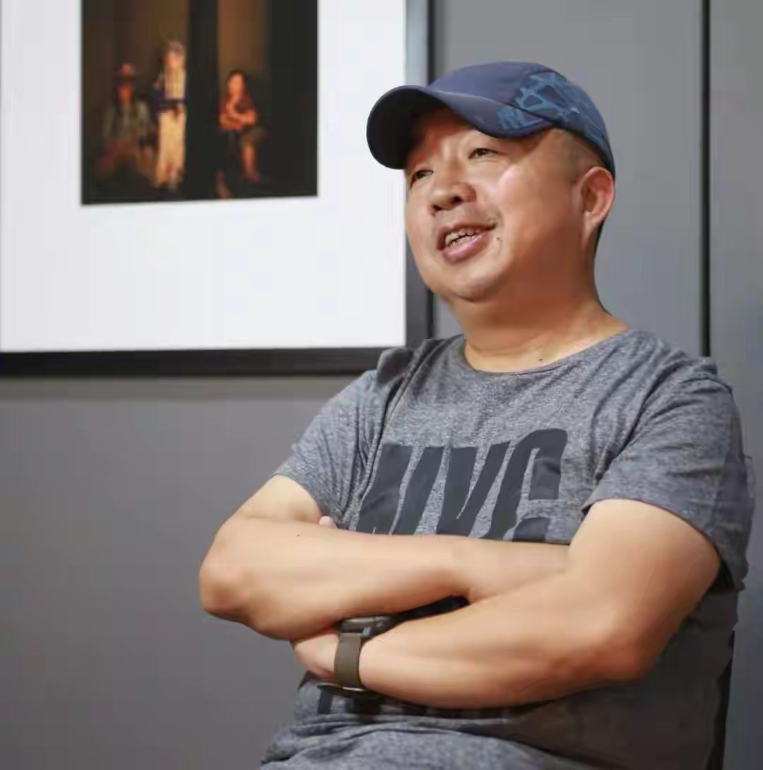 事业当红隐退结婚生子，把丑老公当宝，如今47岁复出风采依旧