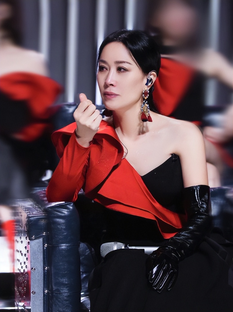 与孟桐结婚19年，那英已有3个明显变化，原来蔡国庆说的真没错