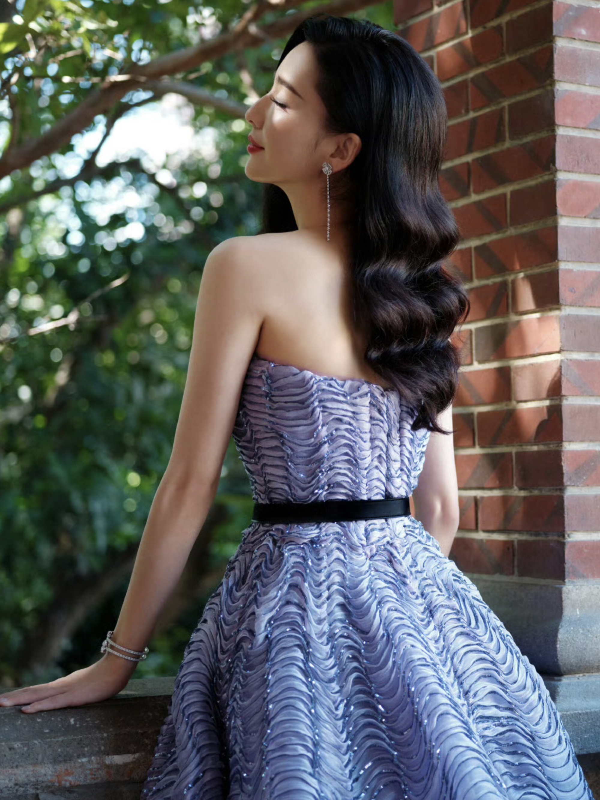 佟丽娅：优雅与自然共生，恰是仙子落人间