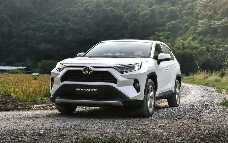 丰田RAV4解析：全系四驱+2.5L混动，智能升级，油耗4.7L，真香