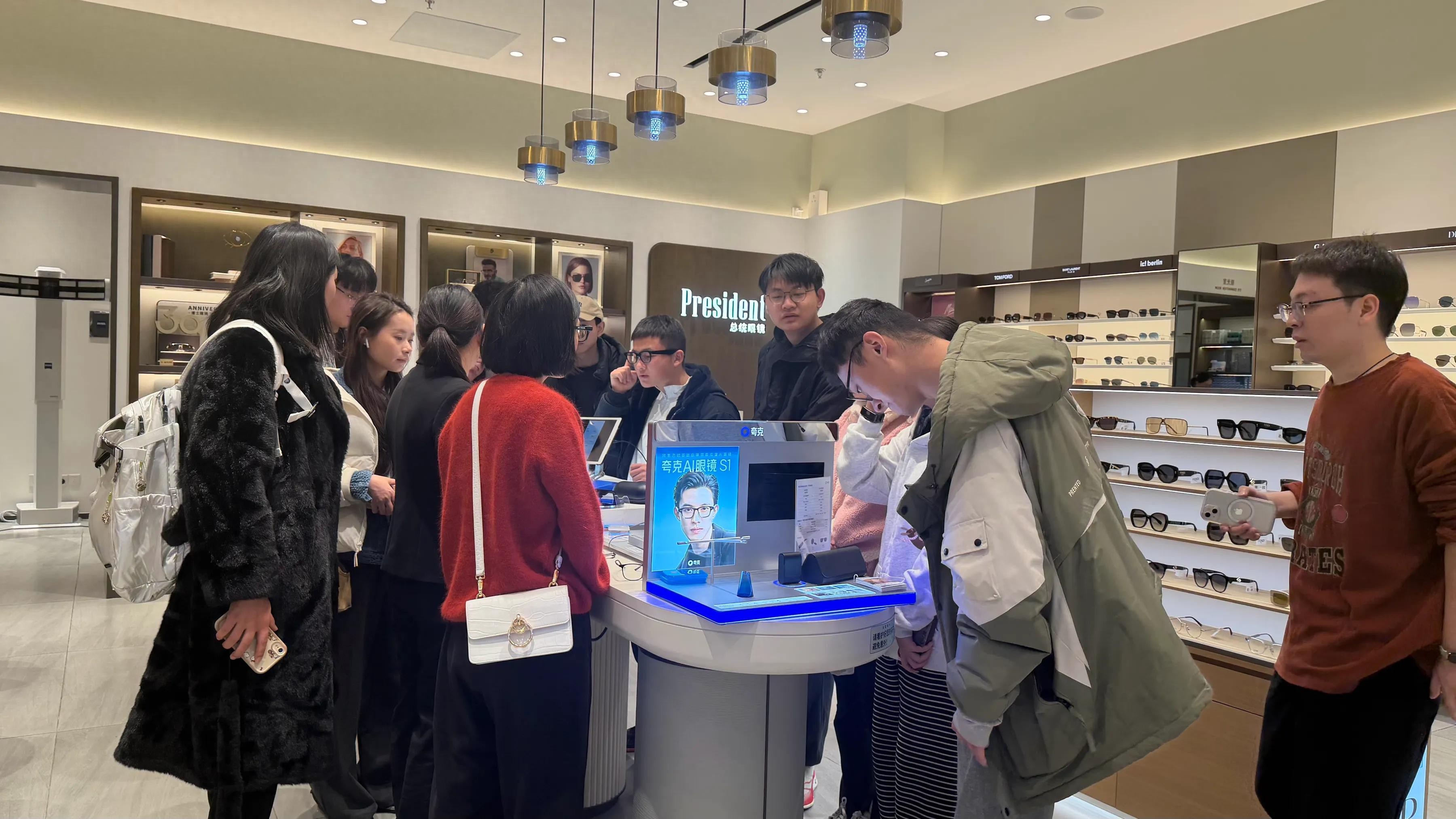 夸克AI眼鏡二手溢價飆到5000元，訂單排期延至45天后