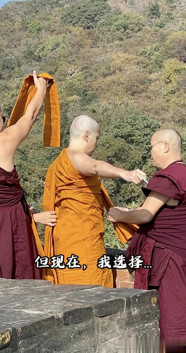 李日朗宣布永久退出香港娱乐圈 转行当网红 只会做翻唱经典歌曲