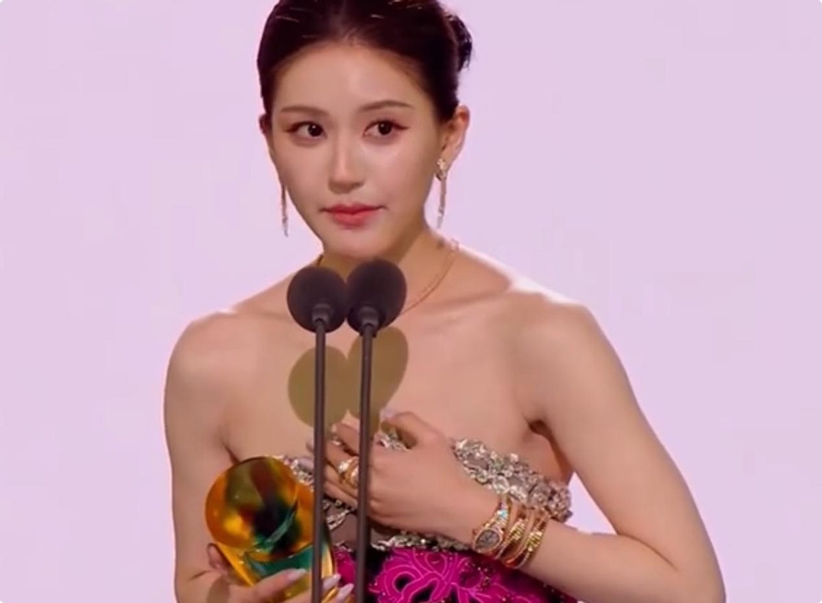 星光大赏颁奖夜，却成了人情照妖镜，红的人身边果然都是“好人”