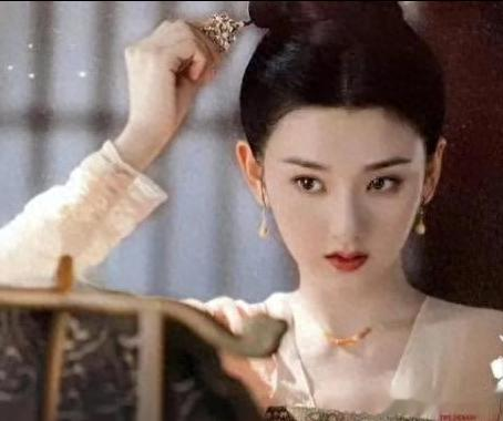 尔冬升给他开“后门”，陈凯歌为他无视“规则”，他到底什么来头