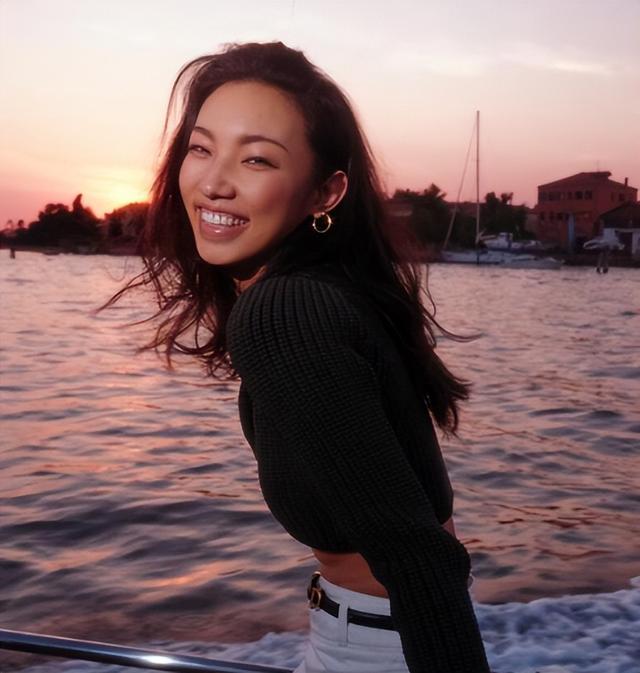 那尔那茜的瓜越扒越大,母女玩私人订制,父亲为她铺路出道即巅峰