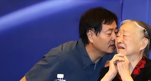 濮存昕:家人相继离世,如今72岁不敢老去,还要照顾年迈的老母亲