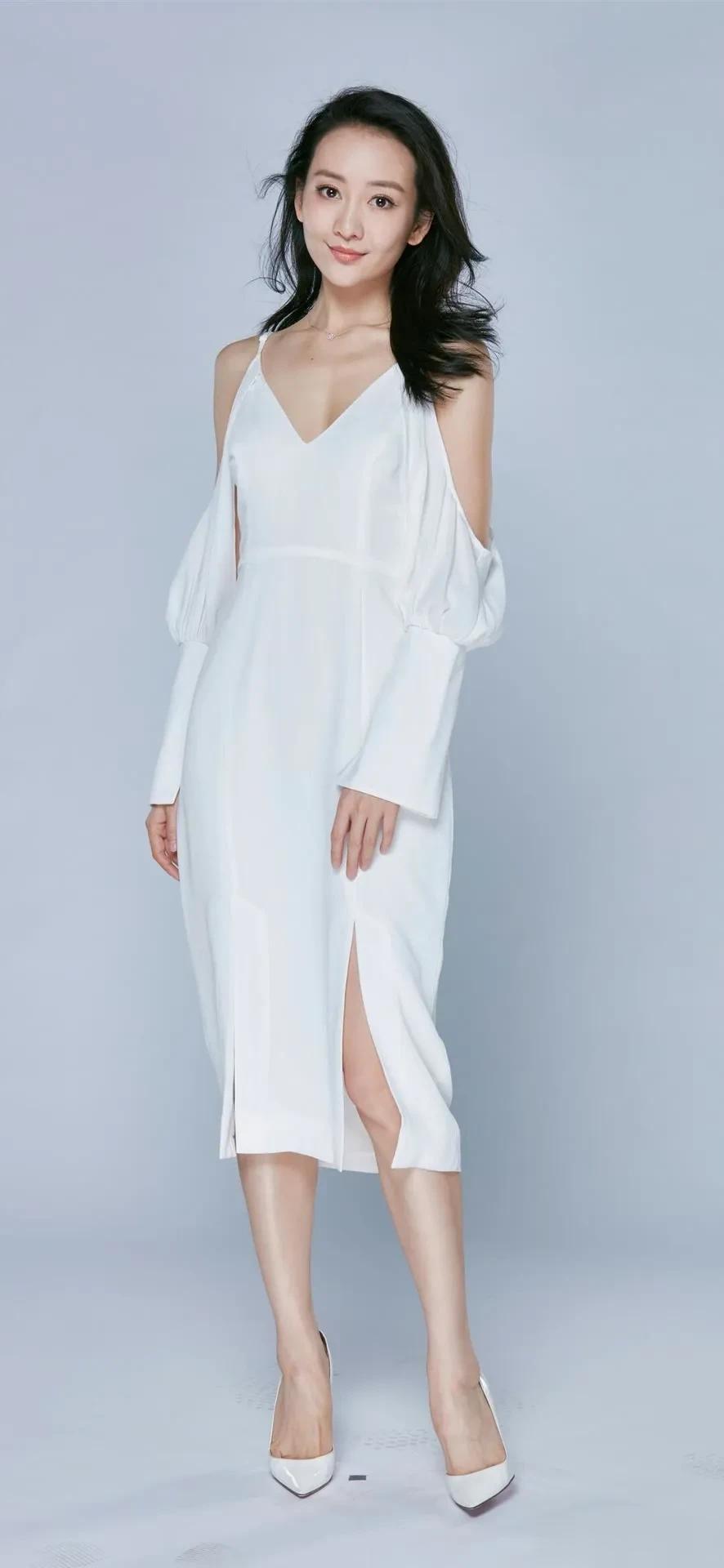 明星生图｜王鸥，露肩白裙，温柔又飒爽