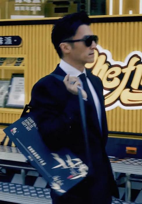 王菲也没想到，谢霆锋会因《镖人》吴京的一个举动，落得口碑暴跌