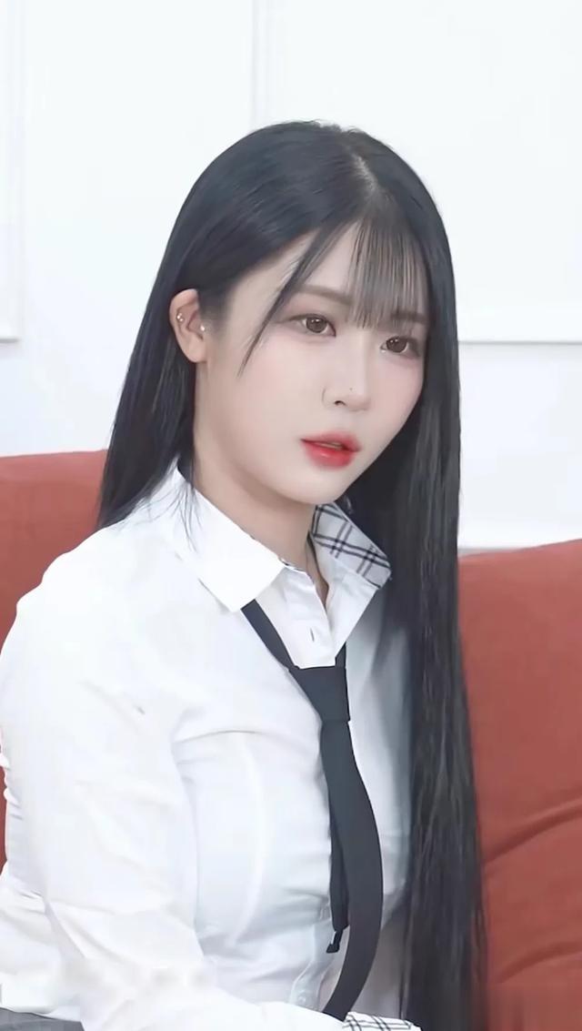 韩模尹普美Bomi近拍系列,高贵冷艳的气质,韩娱最成功整形案例