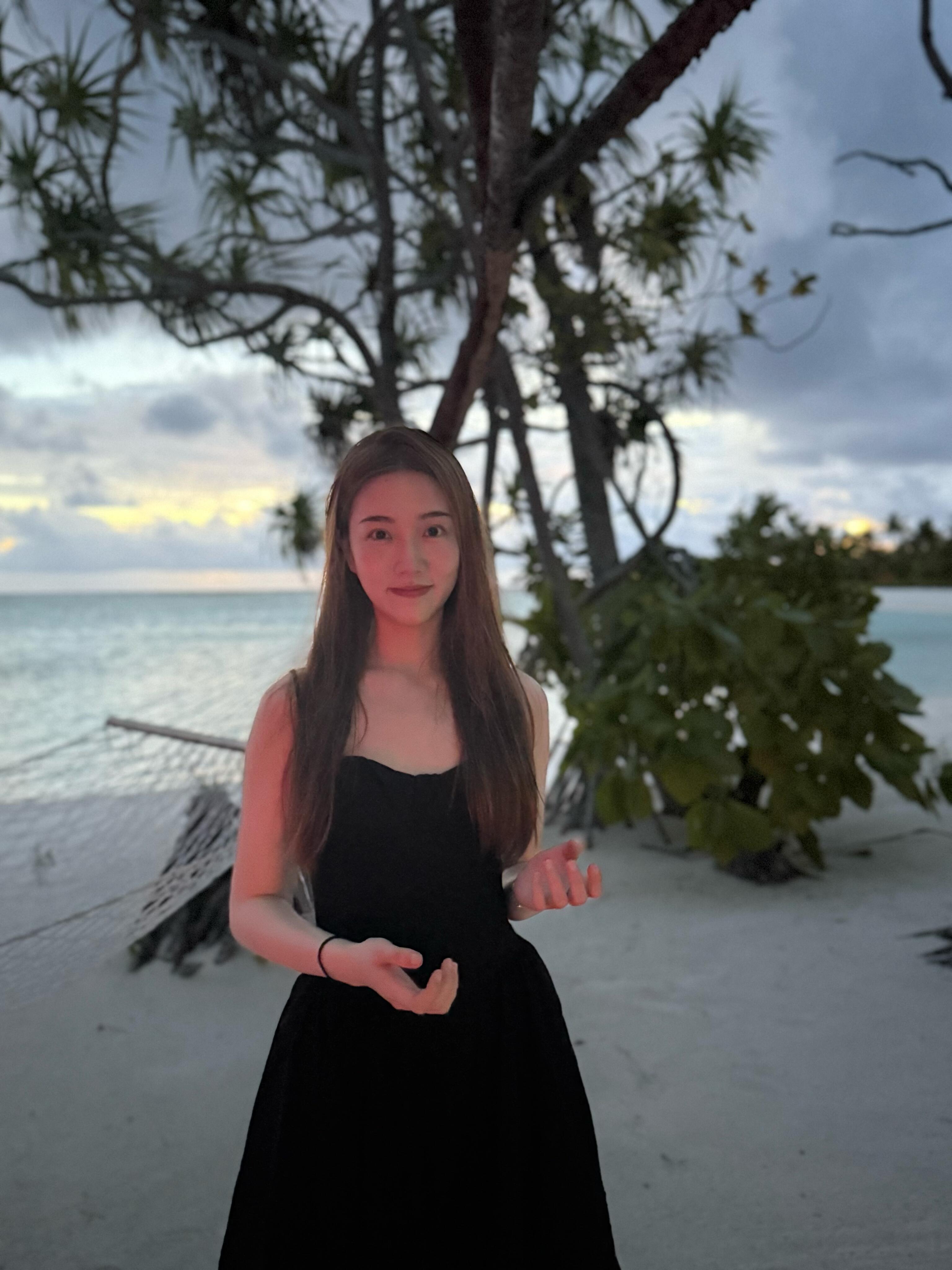 主持人张纯烨国外游玩美照，真舒服