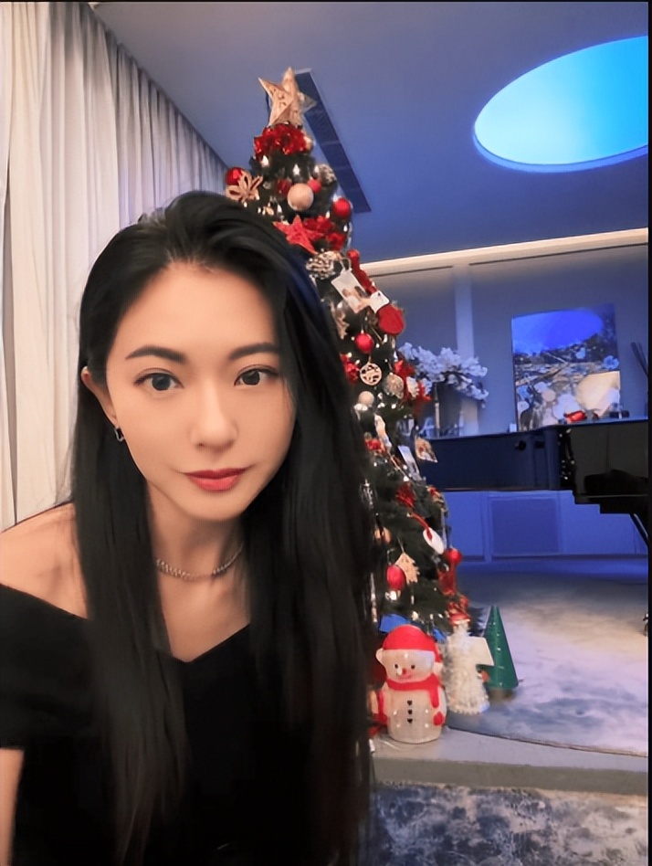 香港女星旅游时发生意外,11小时航程如受刑,连穿衣吃饭都成折磨