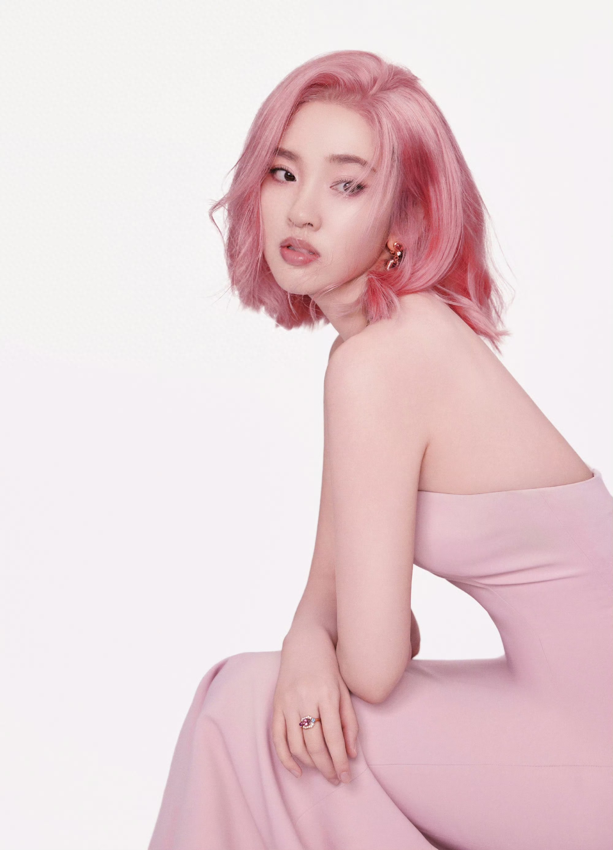 唐艺昕粉发粉裙,粉粉嫩嫩甜美的大美女