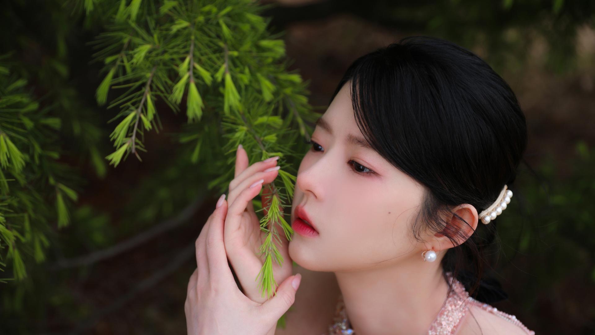 女明星，何蓝逗