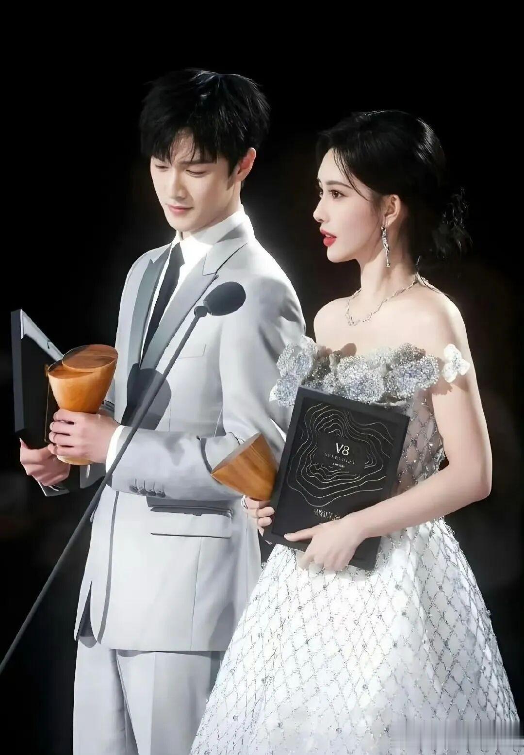 肖战 杨洋宋祖儿 丞磊 孟子义李昀锐 罗云熙 宋轶 李一桐 曾舜晞 田嘉瑞