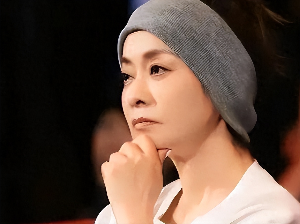 看62岁毛阿敏的生活，才知道她放弃260亿遗产，是真正的人间清醒