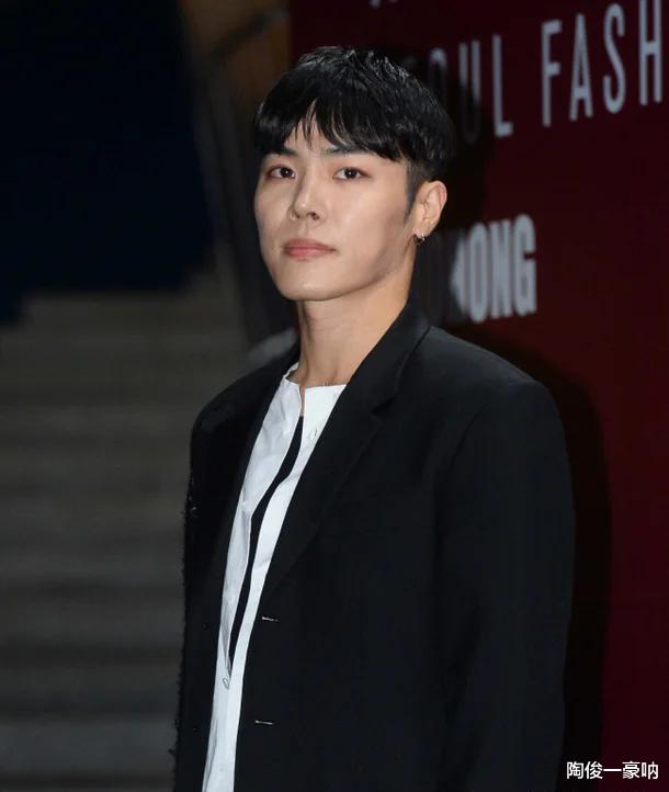 韩国知名男星葬礼暂停