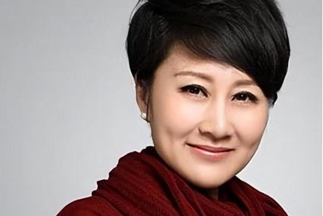 张凯丽:一见钟情嫁富豪,63岁仍是顶流,如今却被女儿丢尽脸面!