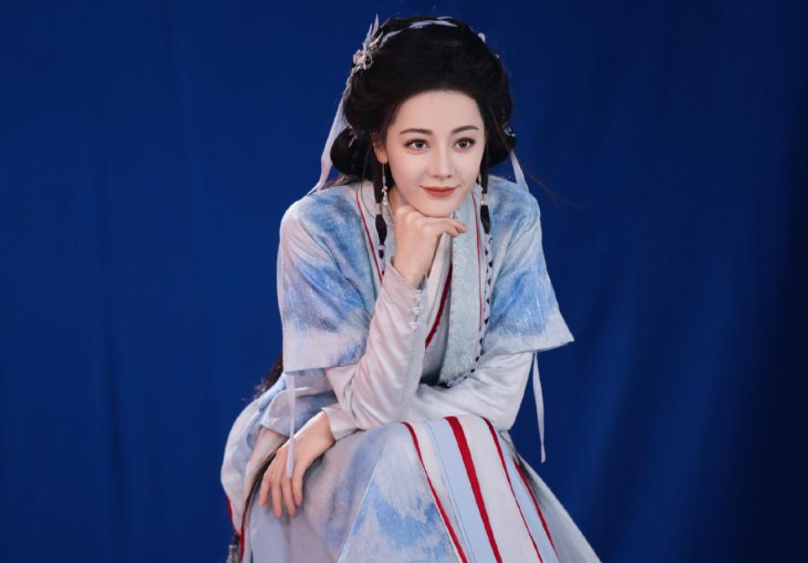 迪丽热巴将近2年没有新剧播出，网传《利剑·玫瑰》将定档