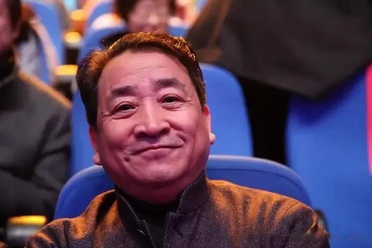 风波升级！姜昆被曝国外过节后，杨议发视频内涵，担心的事发生了