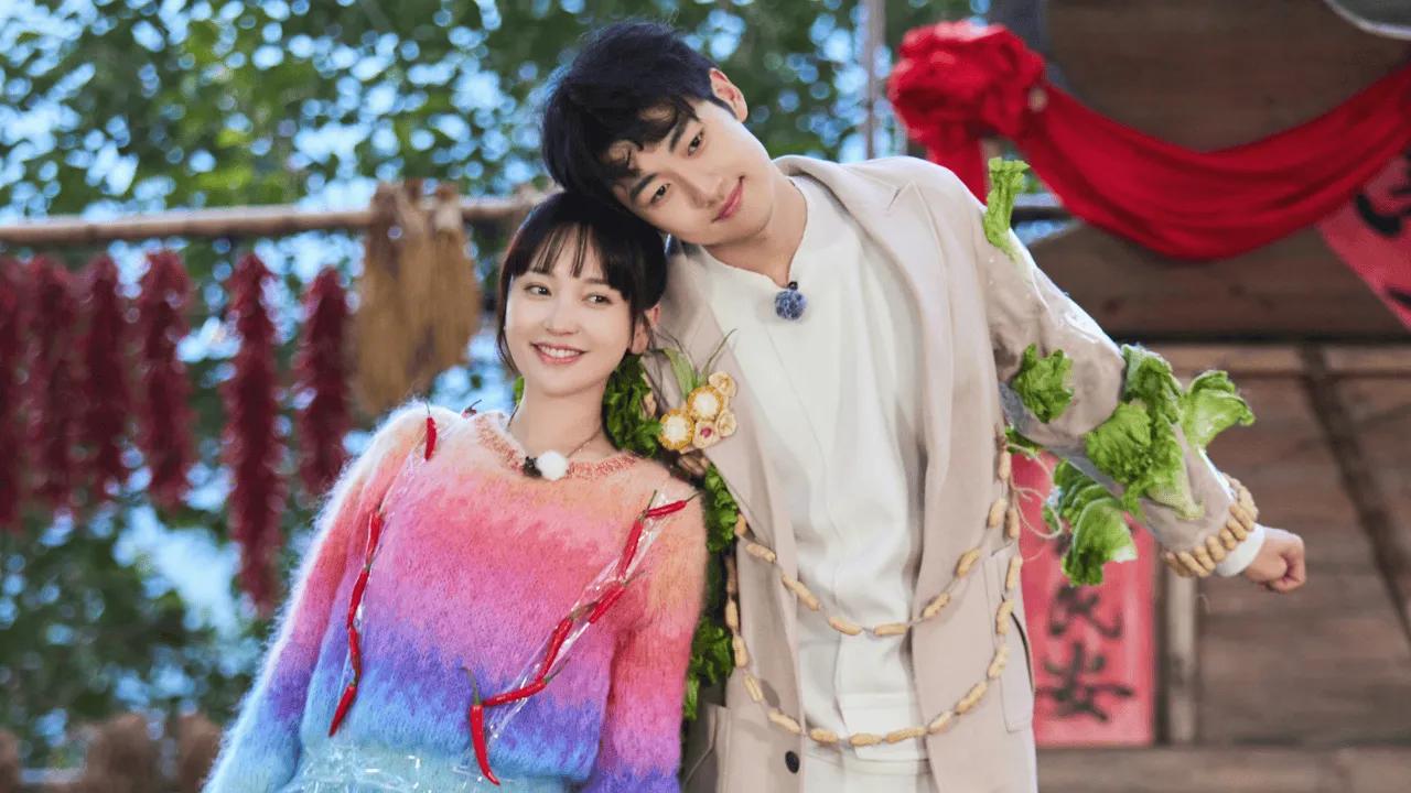 姐姐们的小男友一对比，网友惊呼：董璇，吃点好的吧！学学萧亚轩