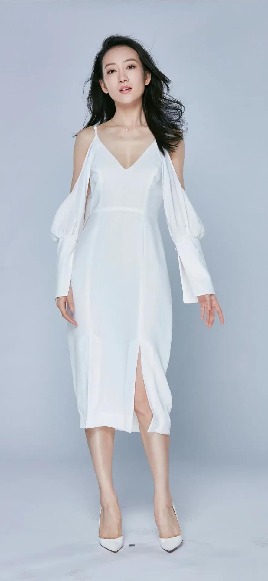 明星生图｜王鸥，露肩白裙，温柔又飒爽