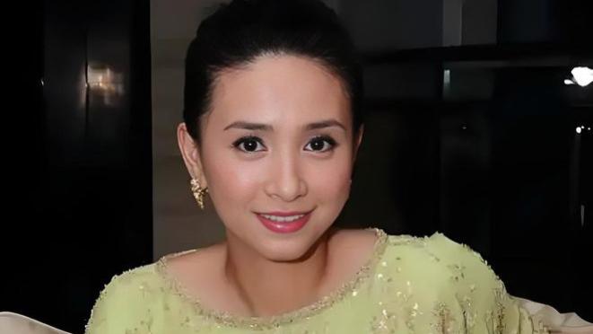 冻龄港星吴婉芳丧夫七年，独自住八层豪宅，子女皆成精英！