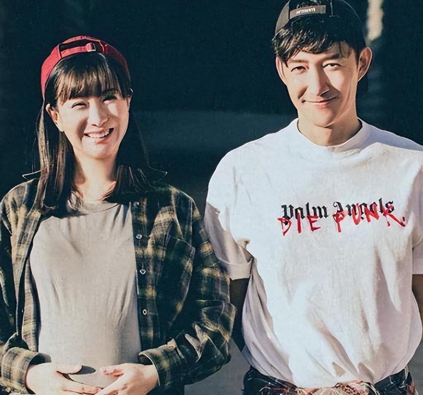 和蒋欣相恋多年,他却选择小4岁娇妻,如今夫妻双双红透半边天