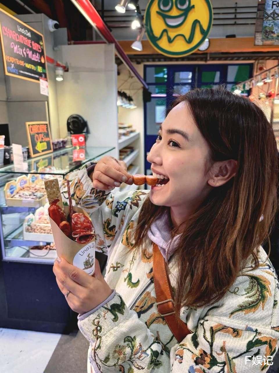 朱千雪夫妇带儿子回加拿大探亲 开心分享一家三口各种幸福合影