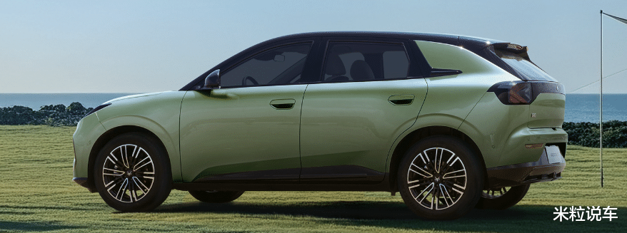 比亚迪“劲敌”预售,仅6.88万起!长得像蔚来新车