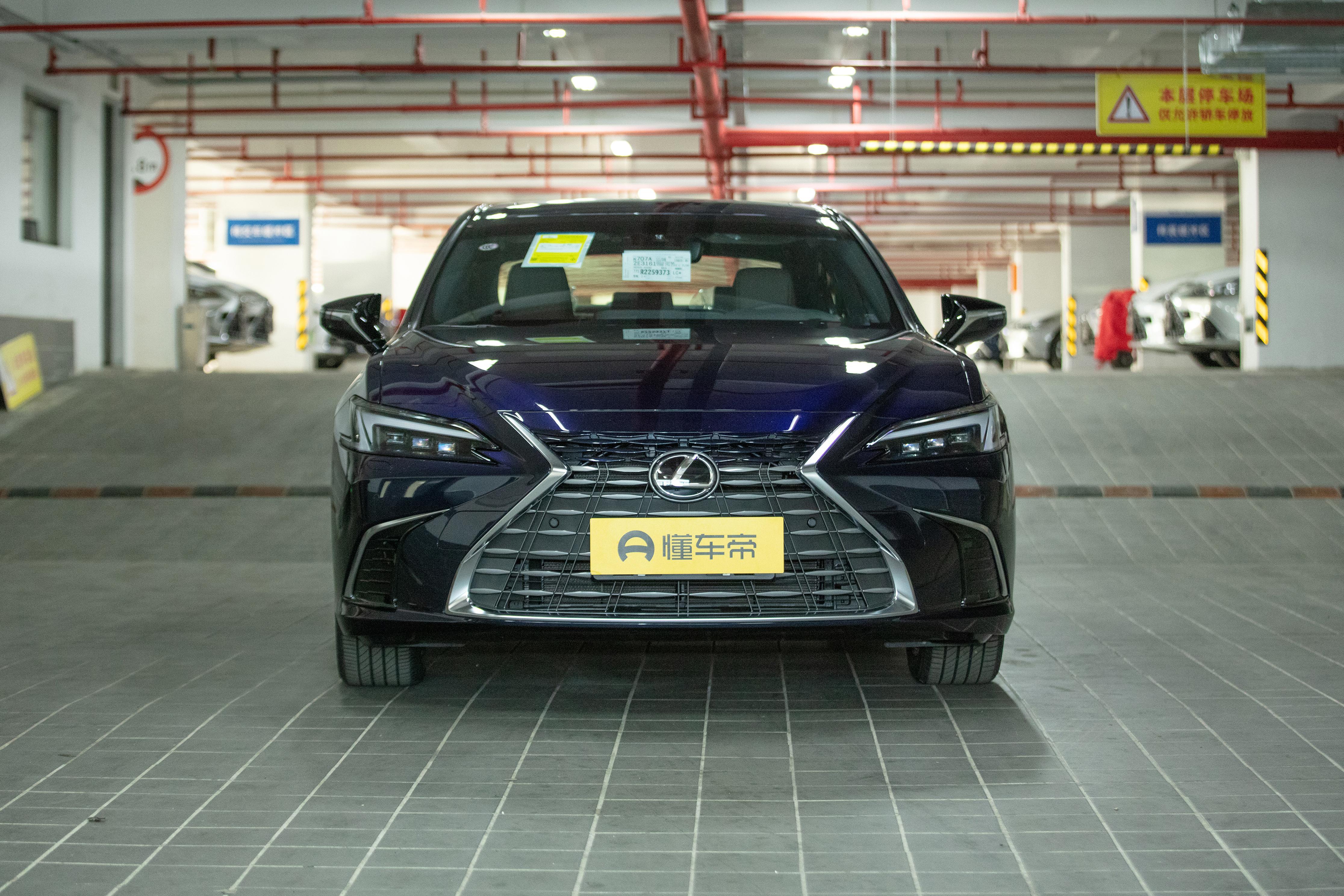 雷克萨斯 ES 和 进口皇冠 Sedan怎么选？看完精准锁定适配款 对比分析