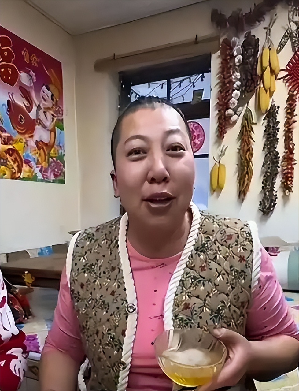 再遭封杀刚8天，国内难翻身的东北雨姐被曝另起灶炉，她能逆袭吗