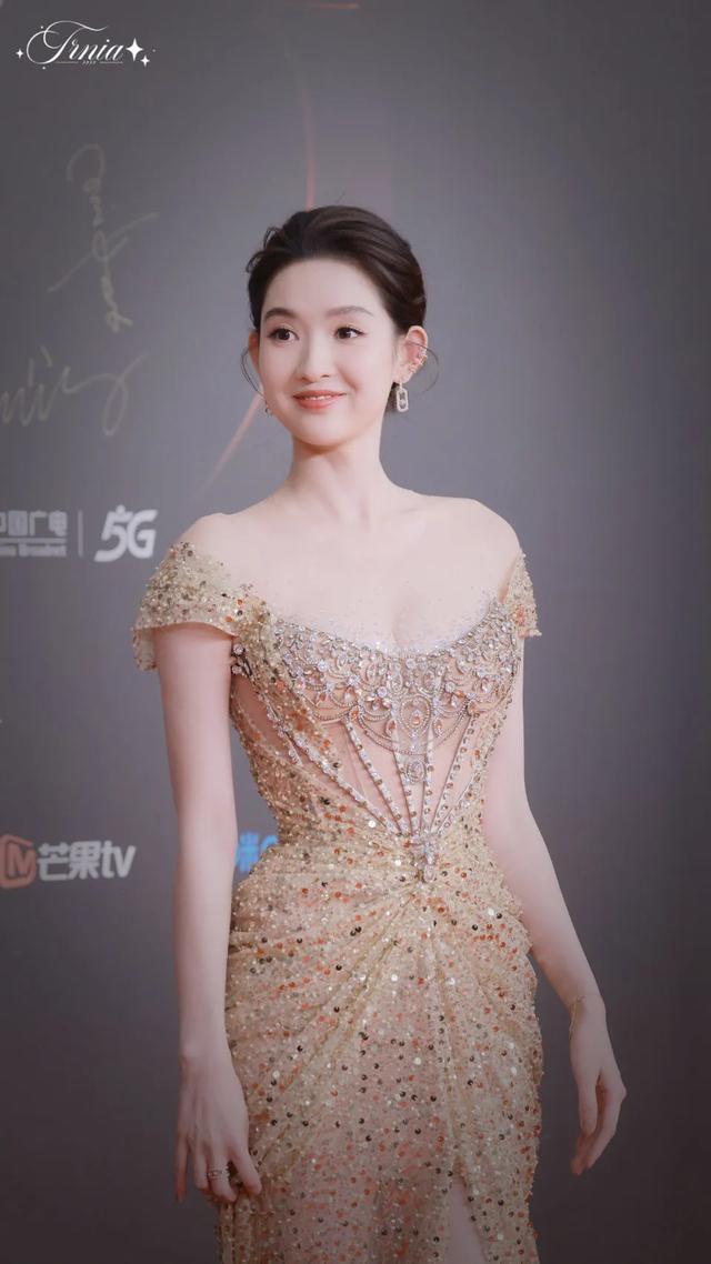 王玉雯微博世界大会红毯妆照，她好漂亮啊