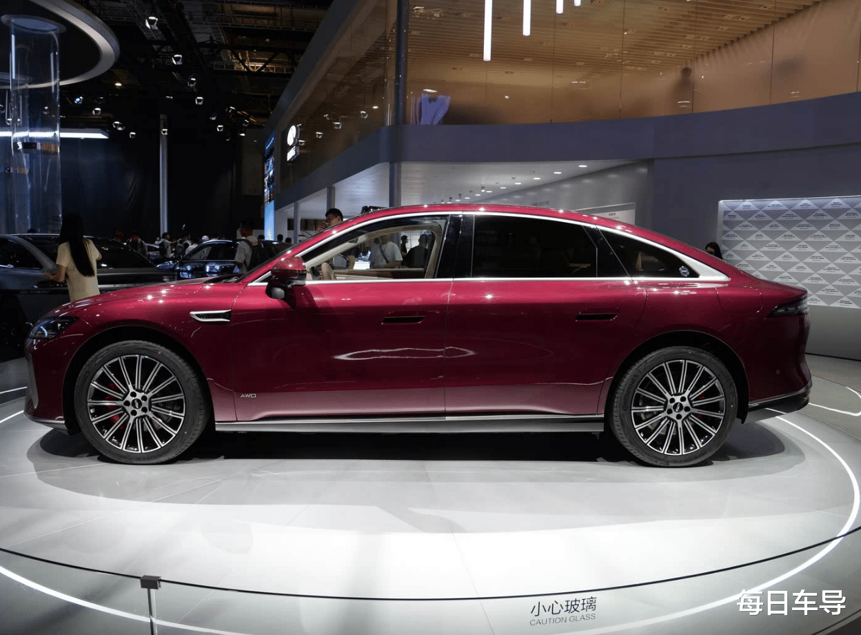 综合续航超2000km，拥有行政级豪华座舱，奇瑞风云A9L值得选吗？