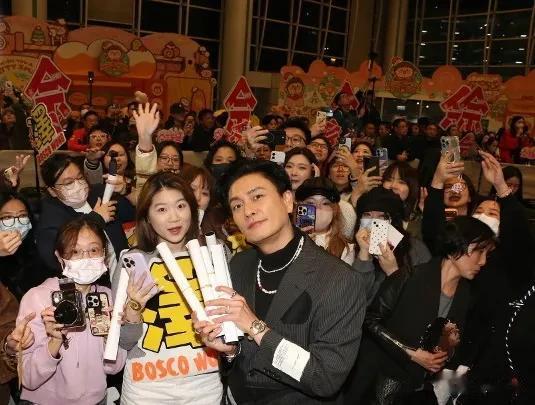 TVB《新闻女王2》大结局夜变追星现场 佘诗曼希望黄宗泽夺得视帝