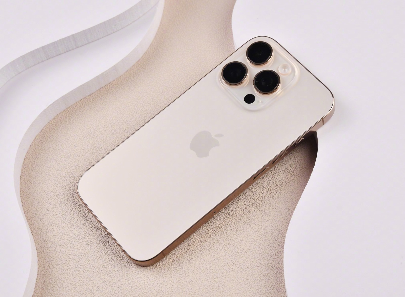 苹果努力清仓!iPhone 16 Pro低至5398元起,果粉终于等到了