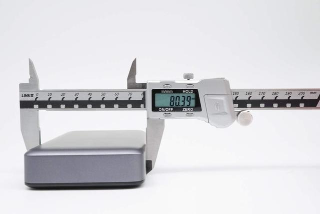 搭載長虹三杰電芯+67W小米澎湃秒充！綠聯超能塊67W充電寶評測