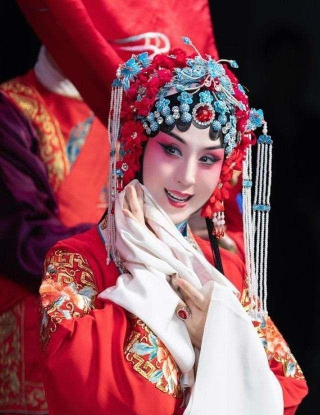 京剧名家史依弘：离异18年，前夫李诚儒闪恋女星，她为何至今单身