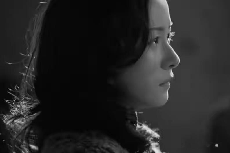 江一燕官宣离婚,网友评价褒贬不一,薛凯琪当年那句话不是没道理