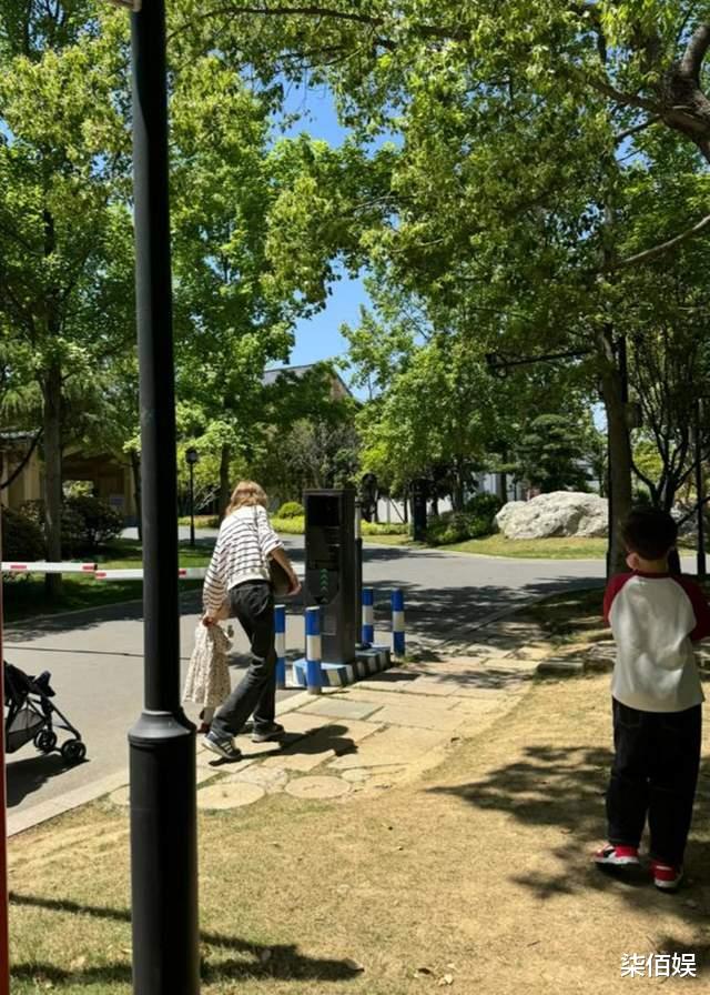 阿诺一家春游，公婆好苍老，混血女儿很漂亮，董力被调教成好老公