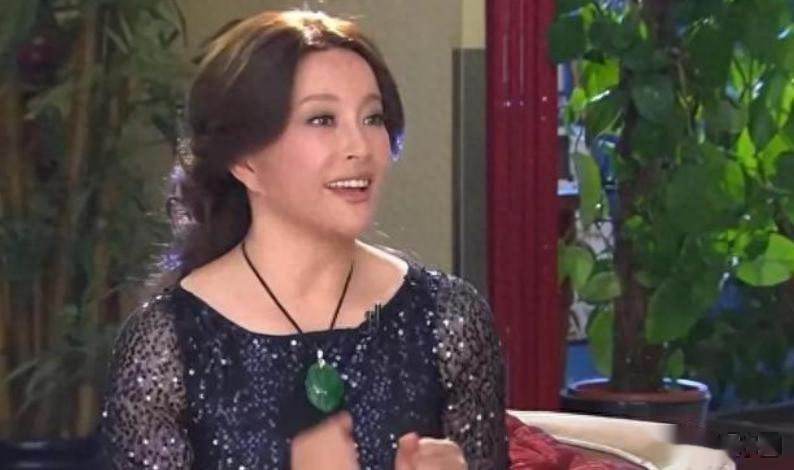 一手带大外甥却被反咬！刘晓庆宣布遗产全捐：亲情在钱面前薄如纸