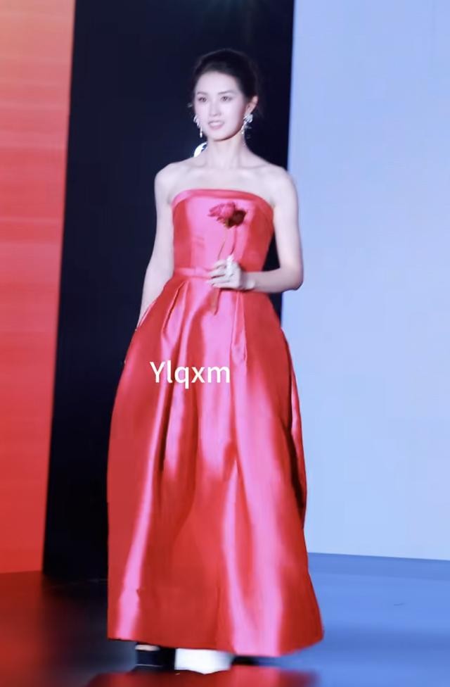 短剧演员红毯又来了，王格格霸气，余茵鞋底高，徐轸轸咋油淋淋的