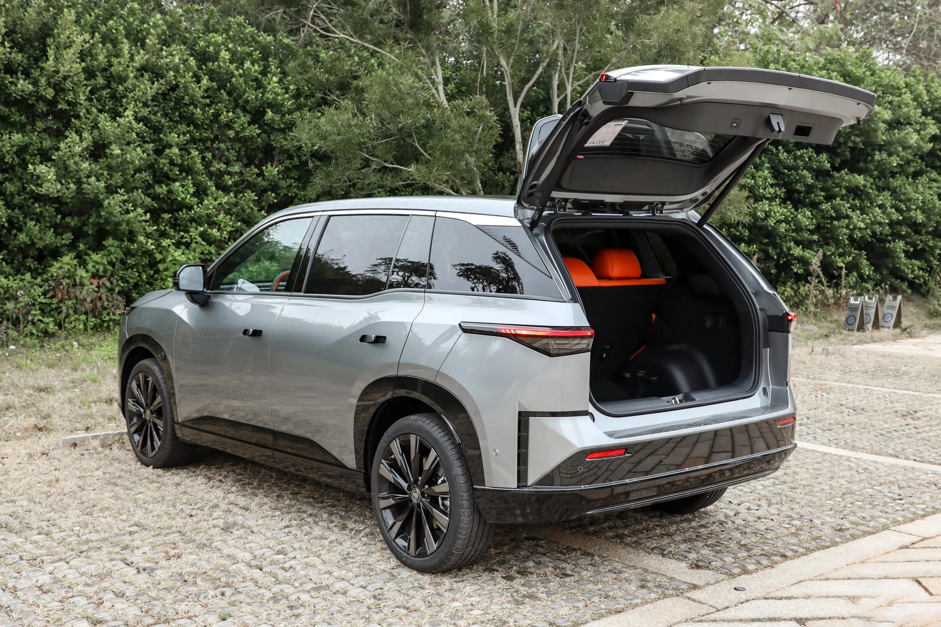 丰田终于反击?15万级电动SUV,610km续航+大空间,月销1万多台