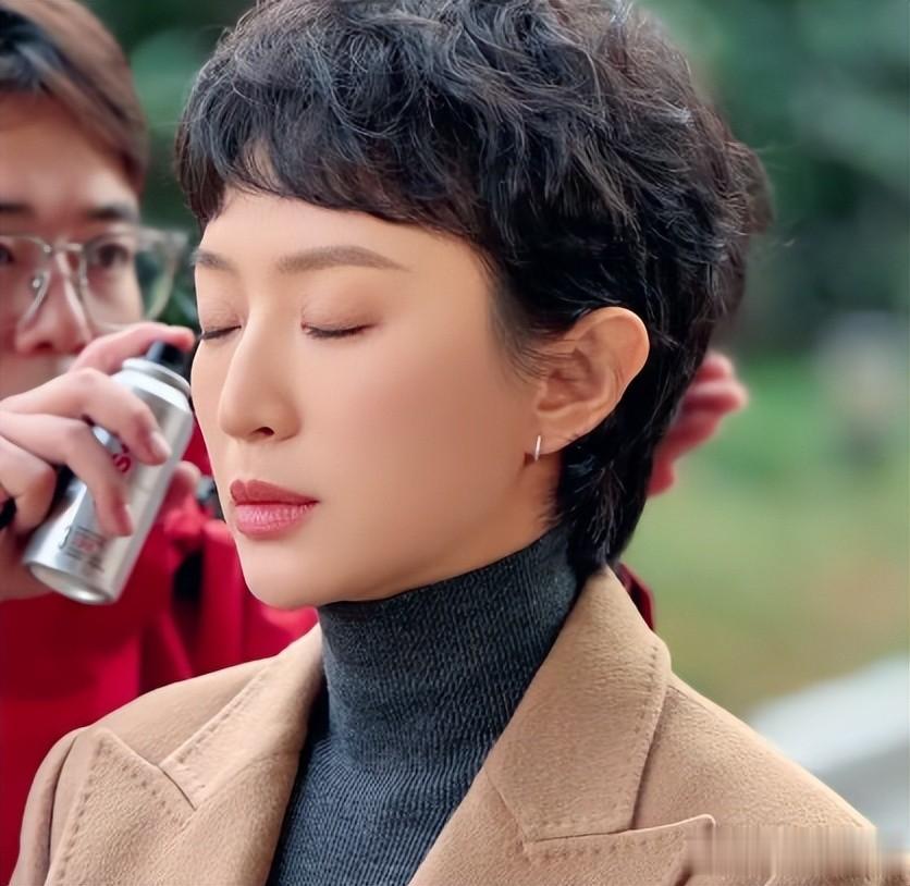 难怪何晴葬礼也没出现，前男友和前夫新动态曝光，都不是省油的灯