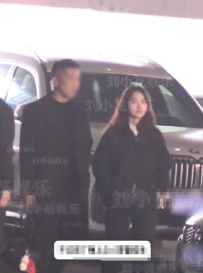 5月还在遛狗，张佳宁新恋情曝光！怒翻男友手机后，她脸色大变