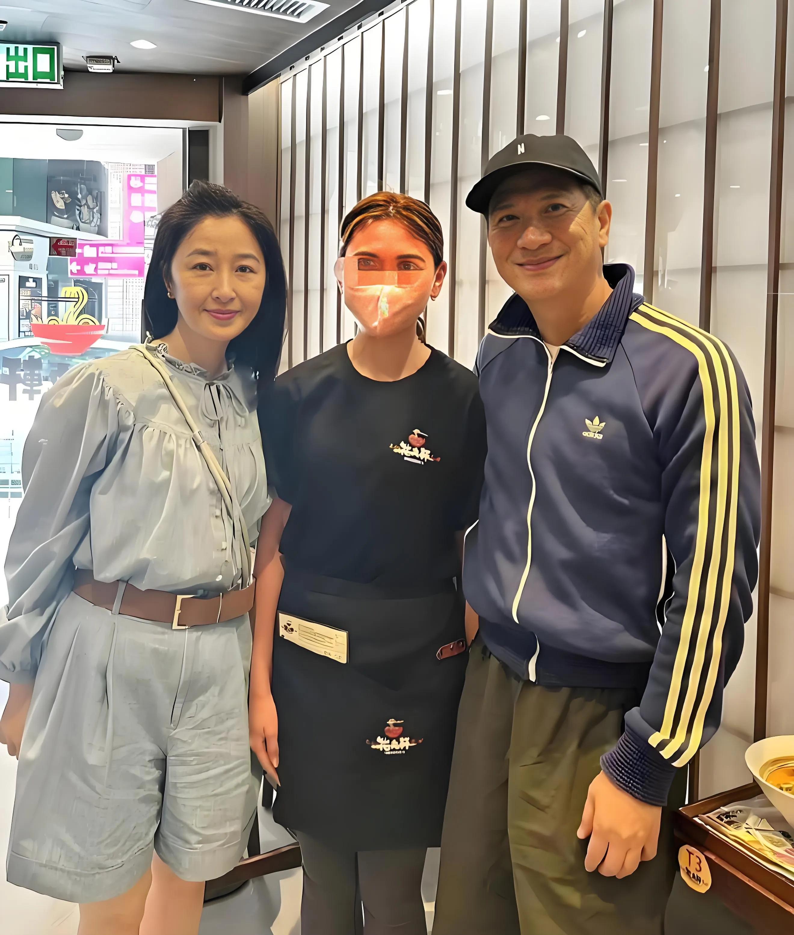 69岁关咏荷现身演唱会，岁月无痕，气质依旧惊艳！