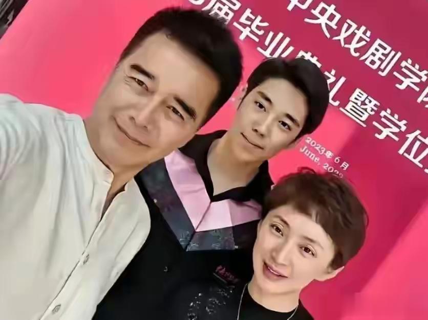 何晴生前最后露面照曝光！动了开颅手术，一年时间整个人变化很大