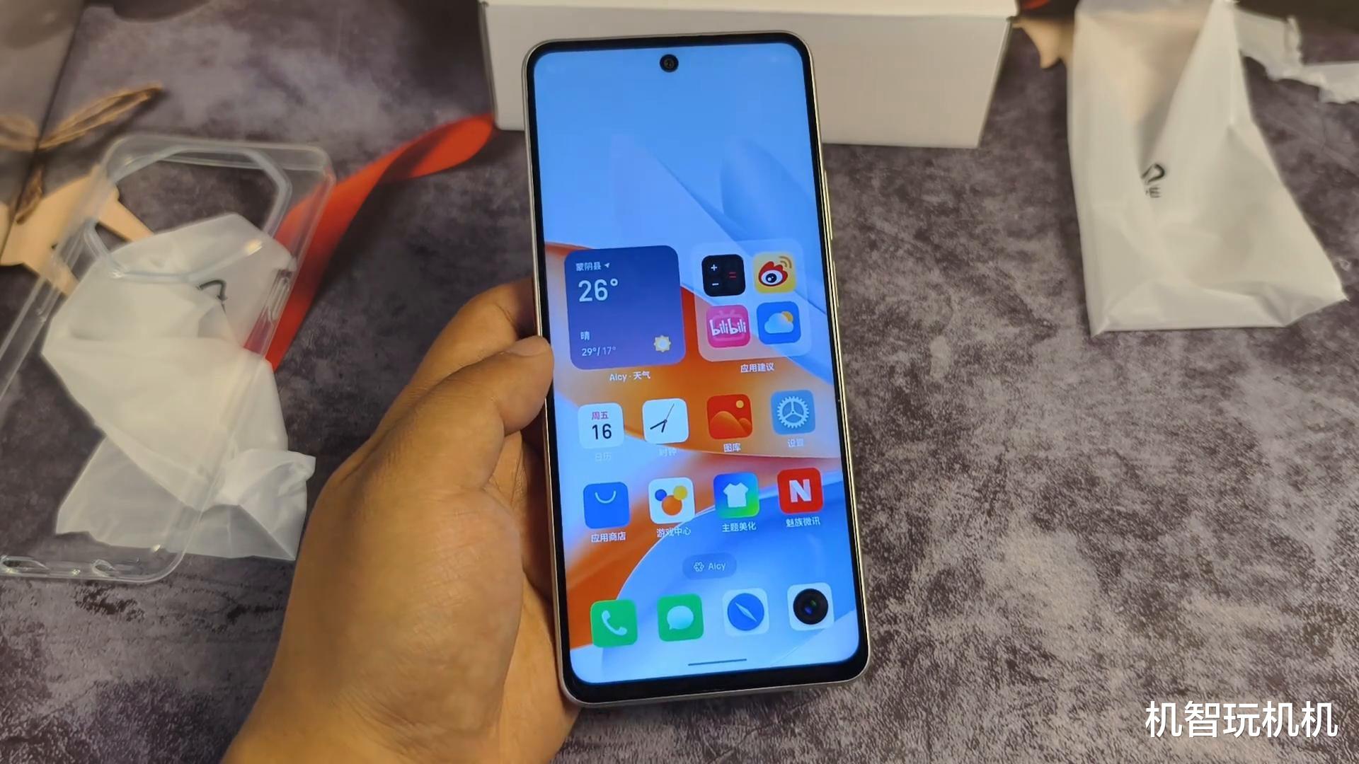 僅599的類\華為三折疊\神機：高刷護眼LCD屏+國產強芯+6600大電池