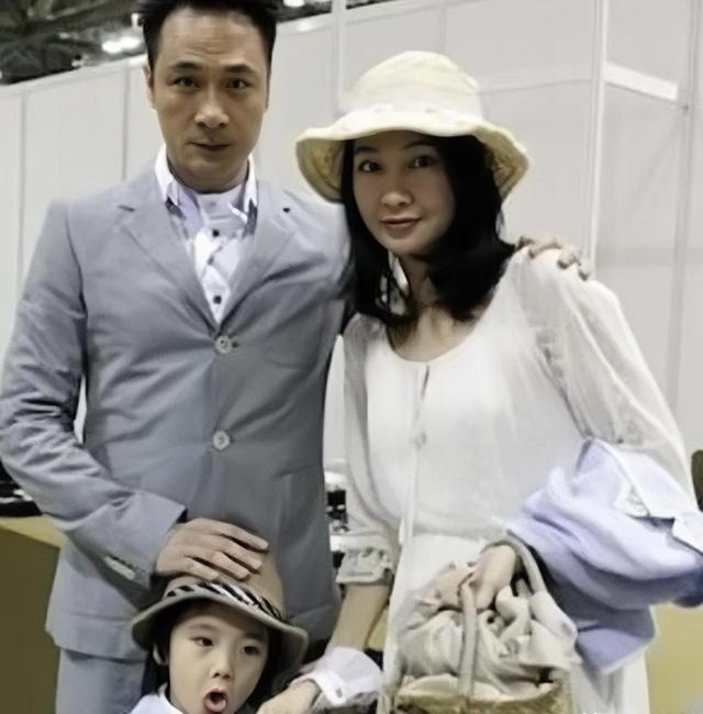 她嫁给吴镇宇23年没做过饭，53岁仍似少女，称得上是最幸福的女星