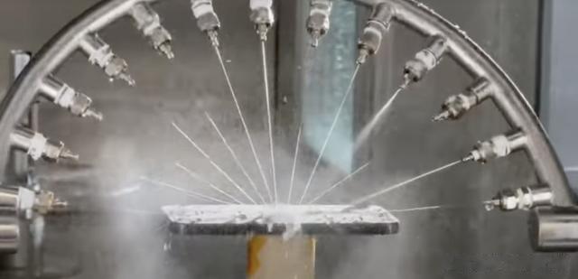 iPhone保值真相：探访苹果耐用度实验室，6大极限测试震撼揭秘！